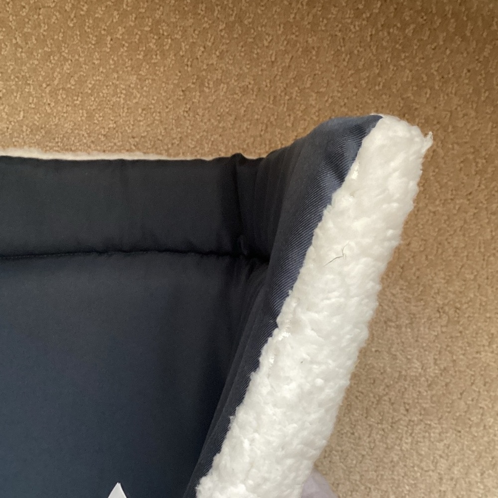 Plush White Pet Bed blanket🛏️ - Picture 4 of 5